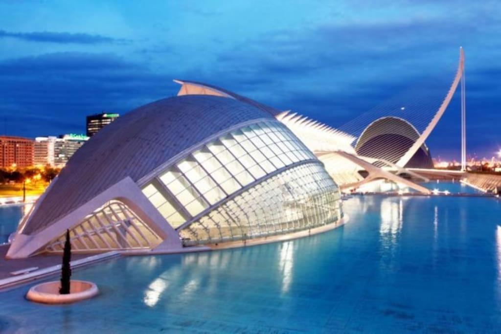 Valencia Las Artes Y Ciencias + Garaje + Netflix Bagian luar foto