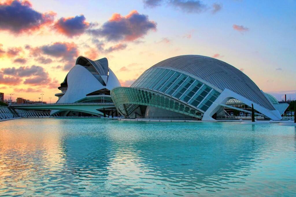 Valencia Las Artes Y Ciencias + Garaje + Netflix Bagian luar foto